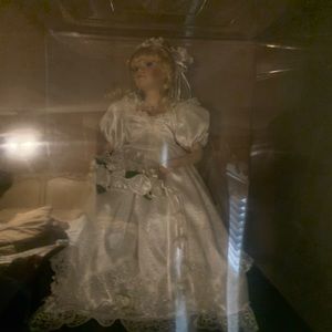Bride porcelain doll collectable